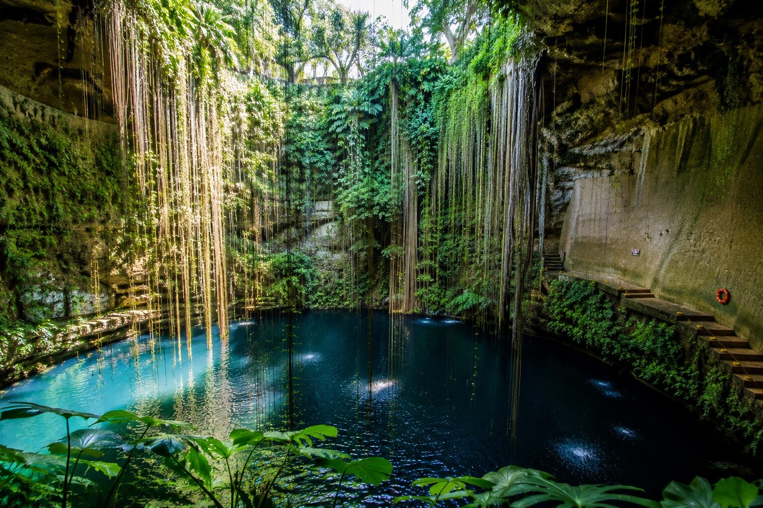 Cenote-chichen-itza-photo