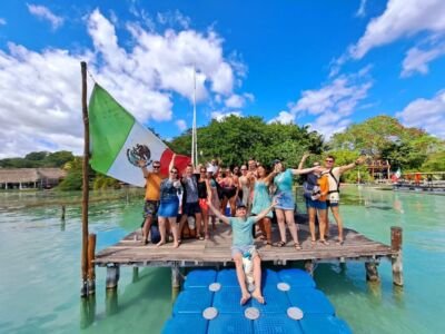 touristes-lagune-Bacalar-eau-nature-image