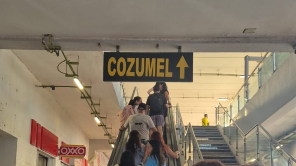 Pancarte Cozumel au Terminal Playa del Carmen